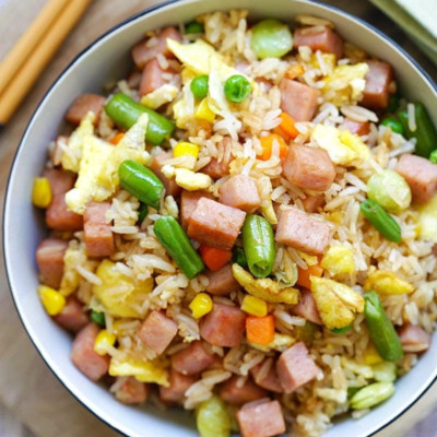 COMBO 1 Hộp Thịt Heo Hộp 40% Giảm Mặn Tulip 340g + 1 Hộp Bắp Hạt Đóng Hộp Taste-T 420g