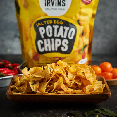 Khoai tây trứng muối 50g IRVINS - Mini Salted Egg Potato Chips 50g