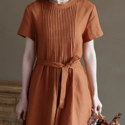 Đầm suông linen nữ cổ tròn kín đáo, đầm có túi chéo tiện lợi, kèm dây thắt eo xinh NH191 cam