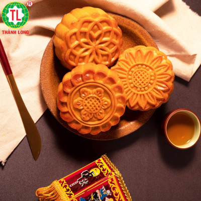 Bộ hộp Bánh trung thu Thịnh Vượng 4 bánh 2 trứng 270g - Thành Long - 1080g - tặng 1 hộp trà - VIỆT NAM