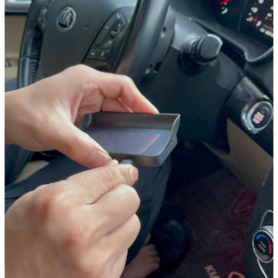 BỘ HIỂN THỊ THÔNG TIN TỐC ĐỘ LÊN KÍNH LÁI Ô TÔ XE HƠI HUD MÀU TRẮNG ĐƠN GIẢN GIÁ RẺ