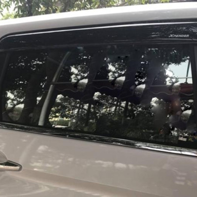 Bộ nẹp viền chân kính INOX dành cho xe Mitsubishi Xpander