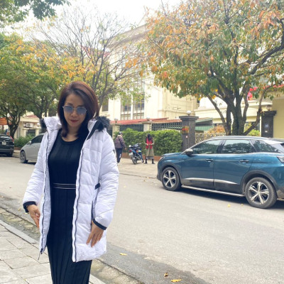 Áo khoác dài Guess size S, kiểu dáng thời trang ôm dáng, phù hợp đi làm và đi chơi, đặc biệt đến những vùng cực lạnh