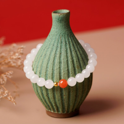 Vòng tay nữ, vòng tay may mắn đá mã não trắng mix 1 hạt đá thạch anh đỏ và bi bạc tròn