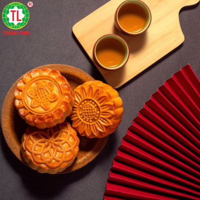 Bộ hộp Bánh trung thu Thịnh Vượng 4 bánh 2 trứng 270g - Thành Long - 1080g - tặng 1 hộp trà - VIỆT NAM