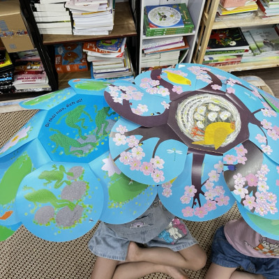 Sách cho bé - Vòng Đời Kỳ Diệu - Trứng Nhỏ Nở Chim Non - Sách tranh, lật mở bông hoa - Khám phá tự nhiên