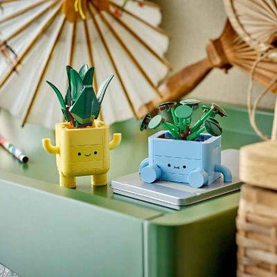 LEGO BOTANICALS 10349 Đồ Chơi Lắp Ráp Chậu Cây Vui Vẻ (217 chi tiết)