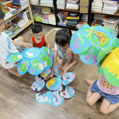 Sách cho bé - Vòng Đời Kỳ Diệu - Trứng Nhỏ Nở Chim Non - Sách tranh, lật mở bông hoa - Khám phá tự nhiên