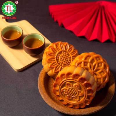 Bộ hộp Bánh trung thu Thịnh Vượng 4 bánh 2 trứng 270g - Thành Long - 1080g - tặng 1 hộp trà - VIỆT NAM