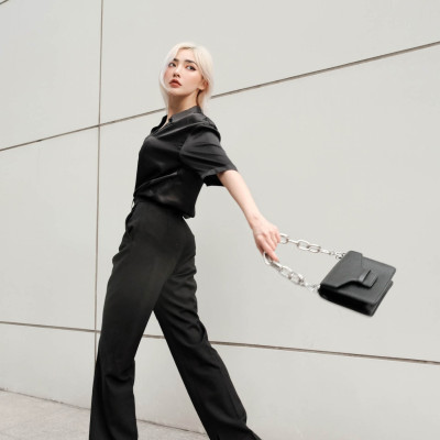 LAAS Quần ống đứng xẻ trong đen thanh lịch